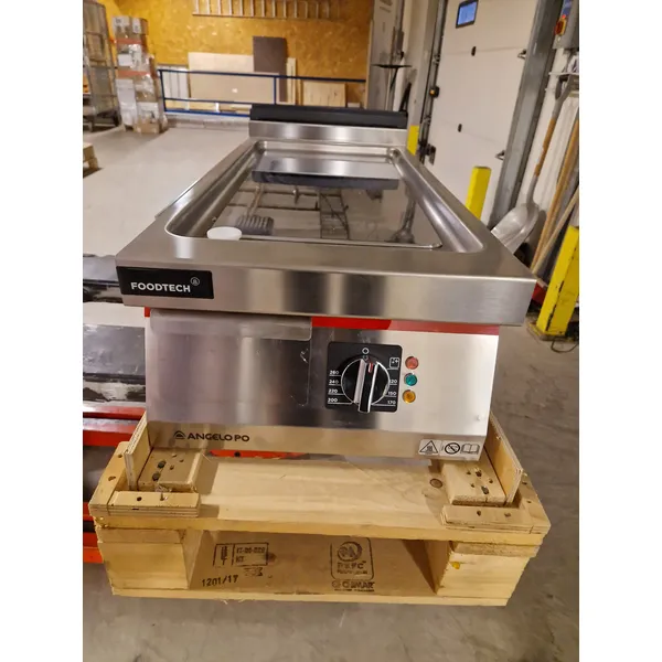 Icon9000 flatgrill med slett kromplate (Red Line)