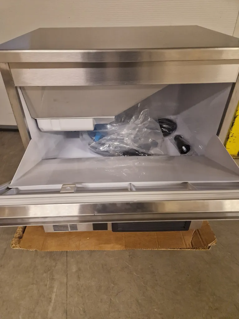 IM-45CNE-HC isbitmaskin med innebygget binge