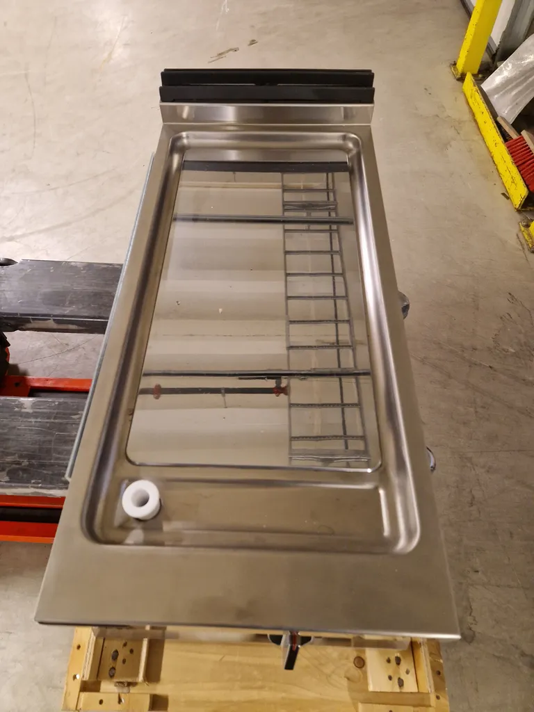 Icon9000 flatgrill med slett kromplate (Red Line)