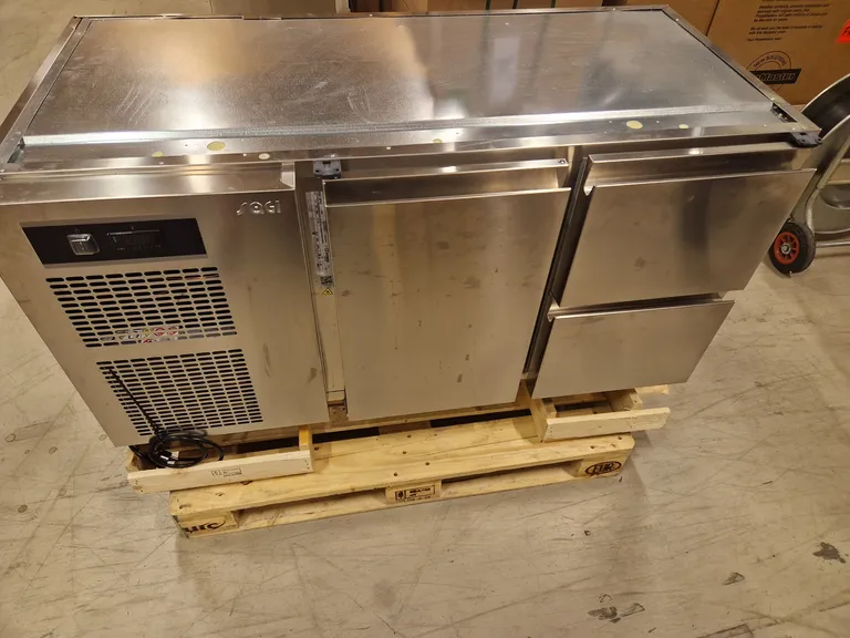 UNIVERSAL kjølebenk 1 dør + 2 skuffer uten arbeidstopp