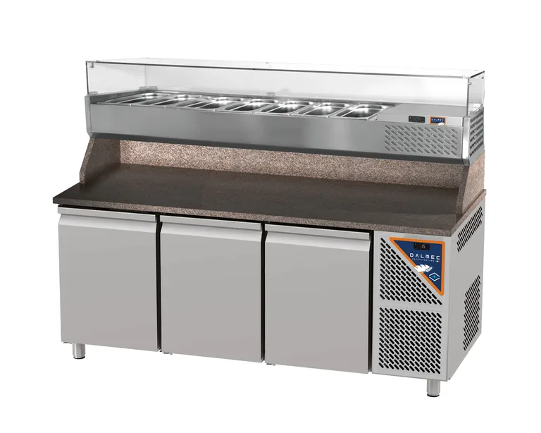 Kjølt pizzabenk med oppkant, 3 dører