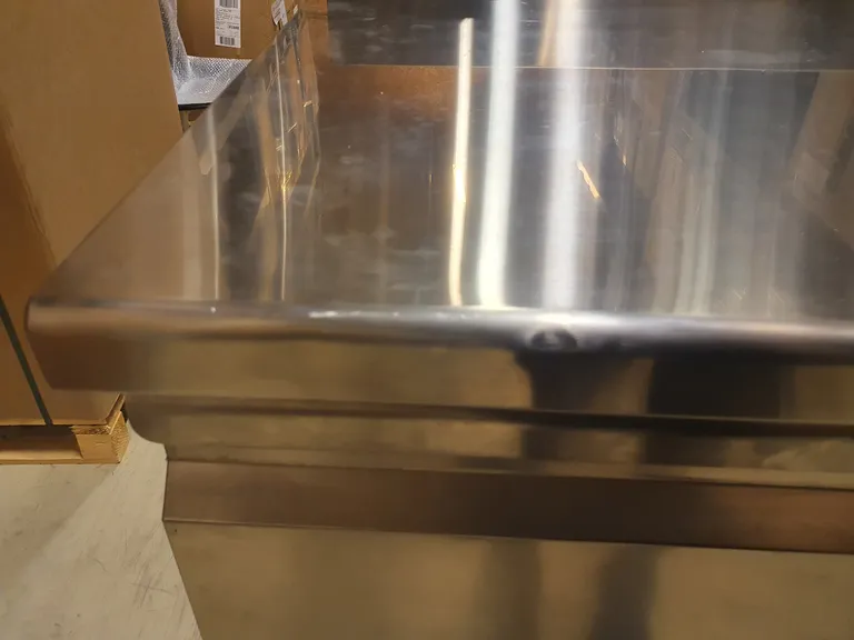 Plus 700 kjølebenk 2 dører, arbeidstopp med oppkant bak og vask