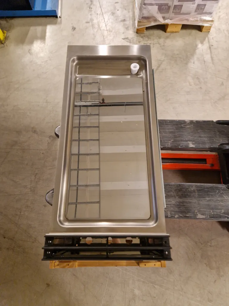 Icon9000 flatgrill med slett kromplate (Red Line)